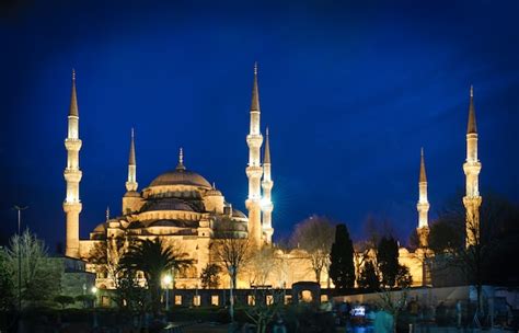 Premium Photo | Blue Mosque at night in Istanbul, Turkey