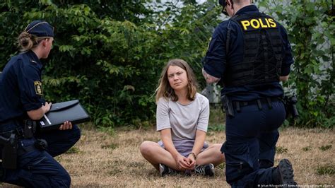 Greta Thunberg fined for disobeying police at protest – DW – 07/24/2023