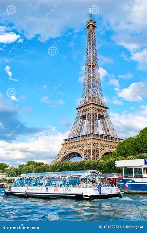 The Eiffel Tower and an Excursion Boat on the River Seine Editorial ...