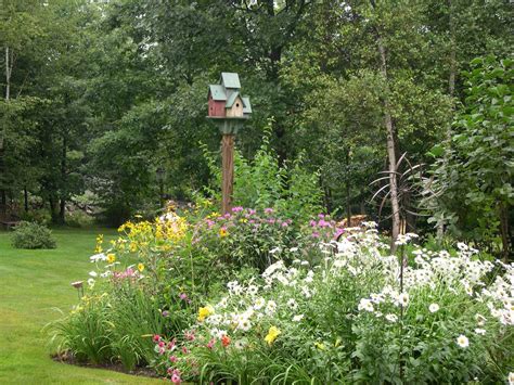 Scenes from a Maine garden tour - Fine Gardening | Garden tours, Garden ...