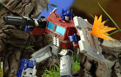 Gallery: Earthrise Optimus Prime – Toybox Soapbox