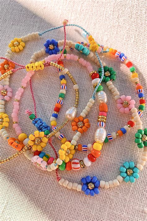 DIY Beaded Daisy Chain Bracelet - Honestly WTF in 2020 | Beaded jewelry ...