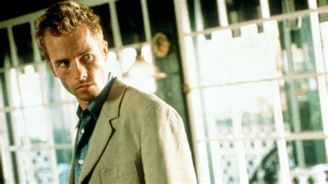 Exclusive: Guy Pearce Talks Memento 20th Anniversary!