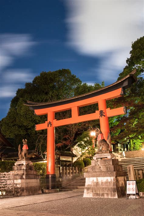 How (and Why) to See Kyoto's Fushimi Inari Shrine at Night