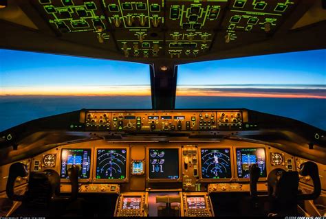 Boeing 777 Cockpit View