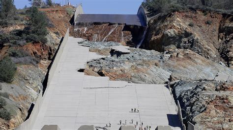 Oroville Dam spillway failure blamed on water intruding under the ...