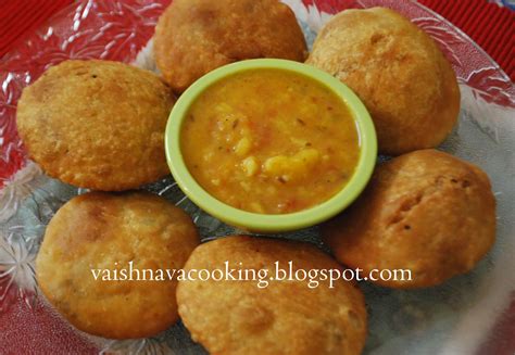 MY SATVIK KITCHEN: MOONG DAL KACHORI & AALU KI SABZI