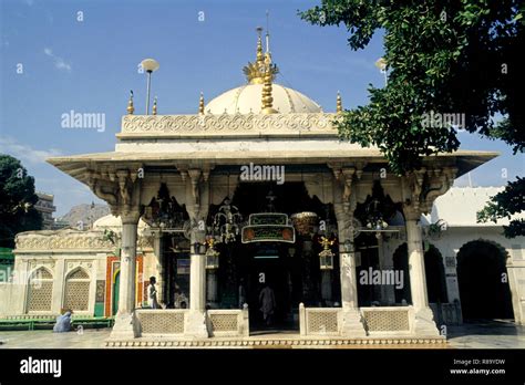 dargah of khwaja moinuddin chishti, ajmer, rajasthan, india Stock Photo ...