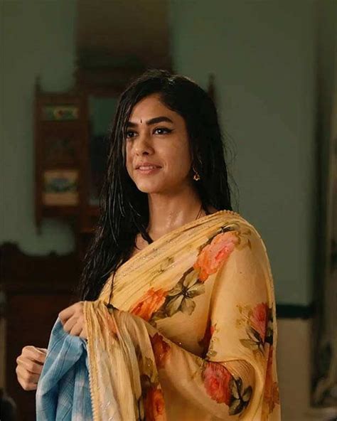 Here are 10 looks of Mrunal Thakur from Sita Ramam that we adore ...