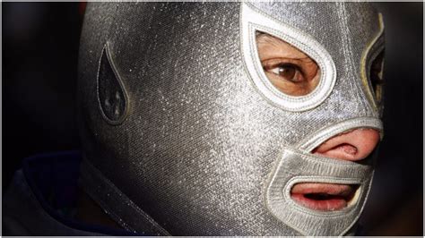 Legendary Mexican wrestler El Santo never removed his mask until 1984 ...