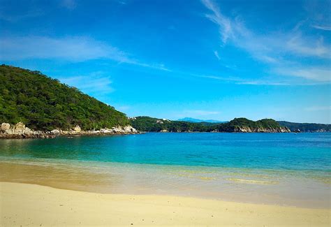 Hanging Out on the Beaches of Huatulco - Trailing Rachel