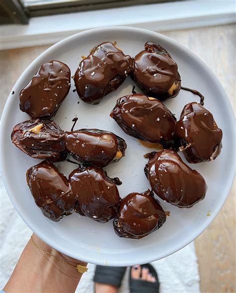 Stuffed Choc Dates