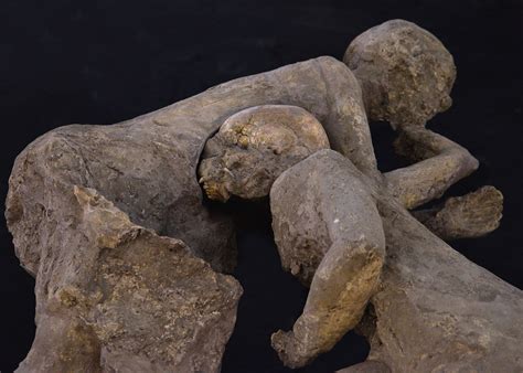 'The Two Maidens' of Pompeii are Men | Pompeii, Pompeii italy, Ancient ...