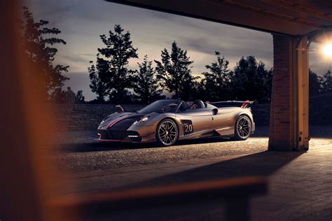 Pagani Huayra Roadster – Inspired, at the highest level, by beauty and ...