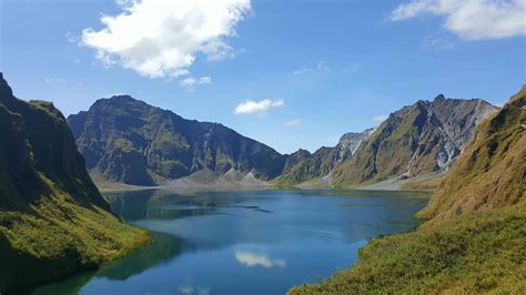 Hiked for an hour for this view (Mt. Pinatubo Crater Lake) : r/Philippines