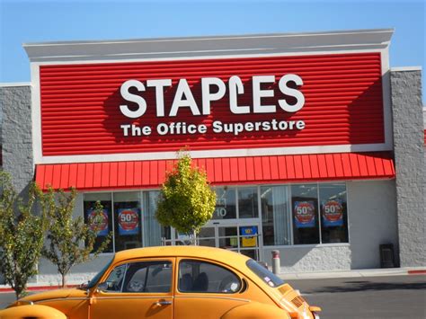 What Economic Recovery? Mitt Romney’s Staples to close 75 stores ...