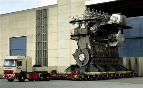 The biggest engine in the world is as tall as a four-storey building ...