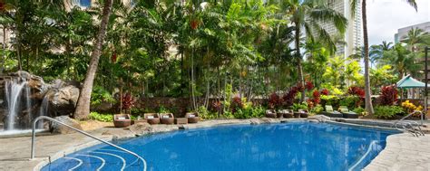 Waikiki Hotel with Heated Pools | Courtyard Waikiki Beach