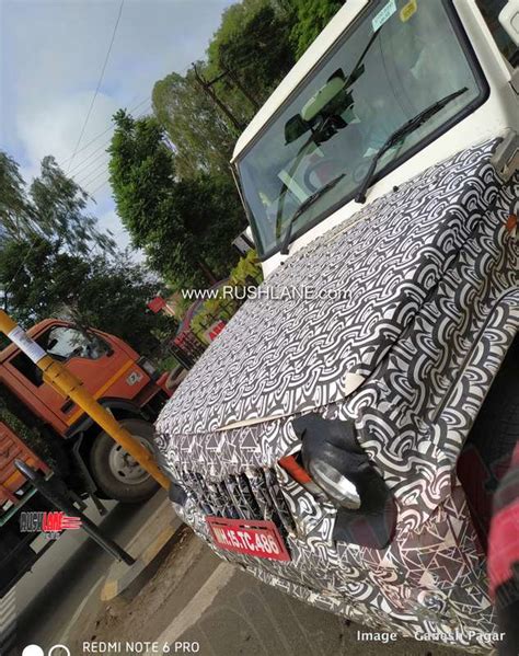 2020 Mahindra Bolero BS6 spied ahead of launch - Gets new front