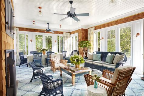 HOUSE TOUR: This Dreamy Hamptons Home Was Inspired By Grey Gardens ...