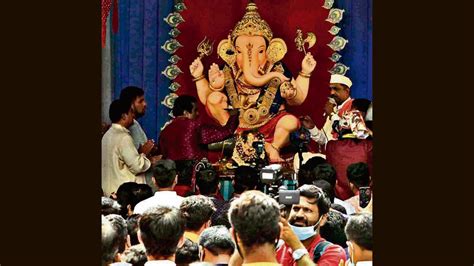 HC dismisses petition demanding visarjan of small idols before Manache ...