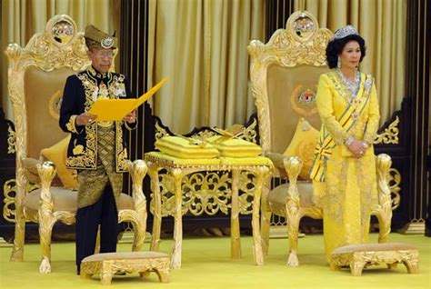 Dhammic Life: Coronation of the 14th Yang Dipertuan Agong, King of ...