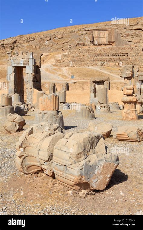 Ruins of the Hall of 100 columns, Persepolis, Iran Stock Photo - Alamy