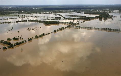 Brazos River reaches record levels as it pushes toward Fort Bend ...