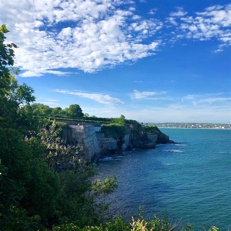 The Newport Cliff Walk is gorgeous this time of year : r/RhodeIsland