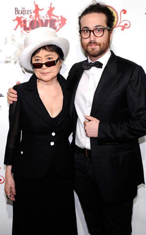 Photos from Famous Moms & Their Sons - E! Online | Sean lennon, Yoko ...