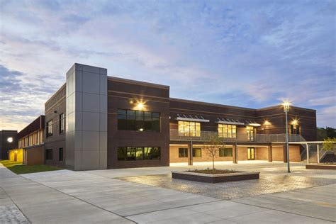 Jenks Public Schools High School Phases I, II, III - KKT Architects