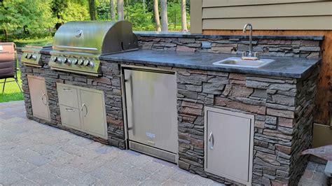 Don's Stone Veneer Outdoor Kitchen - GenStone