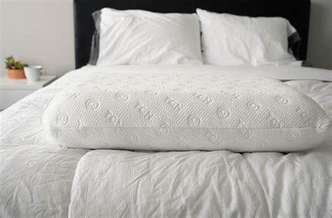 Tuft & Needle Pillow Review - Mattress Clarity