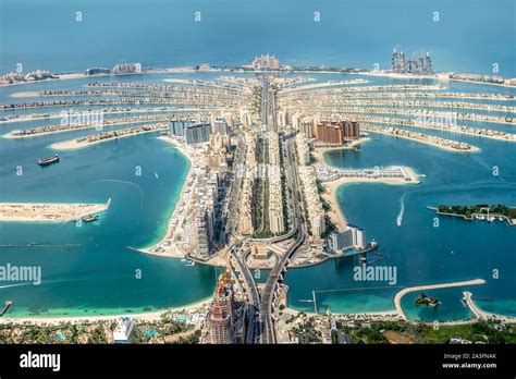 Palm tree island dubai hi-res stock photography and images - Alamy