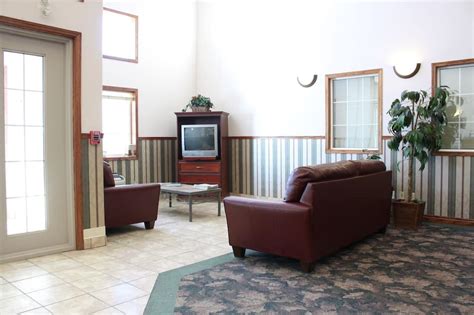 Book Sunset Inn and Suites in Sioux Lookout | Hotels.com