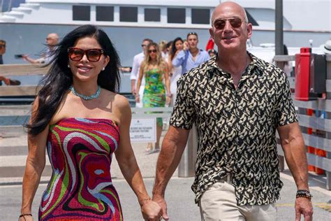 Jeff Bezos and Lauren Sánchez Aren’t ‘Planning the Wedding Yet': Source