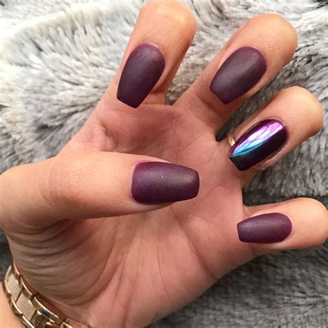 Plum with chrome nails | Plum nails, Chrome nails, Chrome nail polish