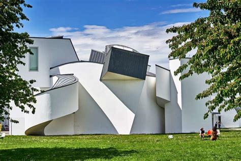 Mehr als schöne Formen: Das Vitra Design Museum wird 30 - Weil am Rhein ...