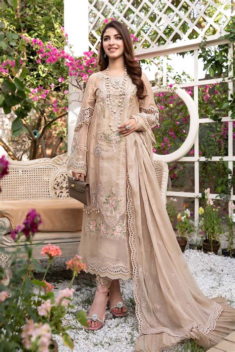 Latest Maria B Eid Lawn Stylish Dresses Designs Collection (30 ...