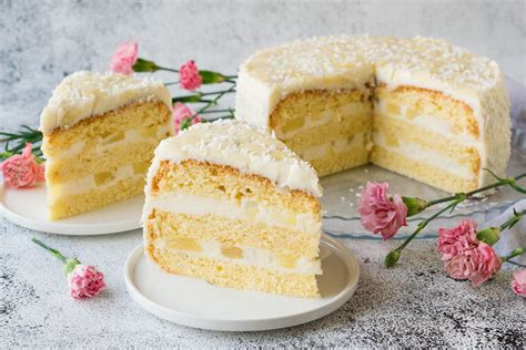 Best White Pineapple Cake | RecipeLion.com