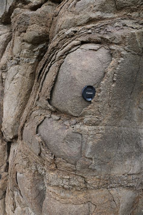 Spheroidal weathering in Columbia River basalt - Mountain Beltway - AGU ...