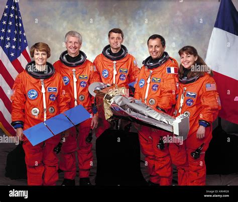 Official portrait of NASA Space Shuttle Columbia STS-93 prime crew ...