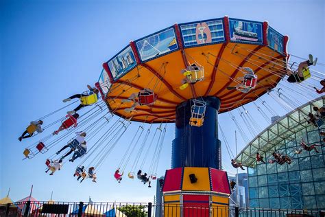 Rides & Games in Chicago | Iconic Ferris Wheel | Navy Pier