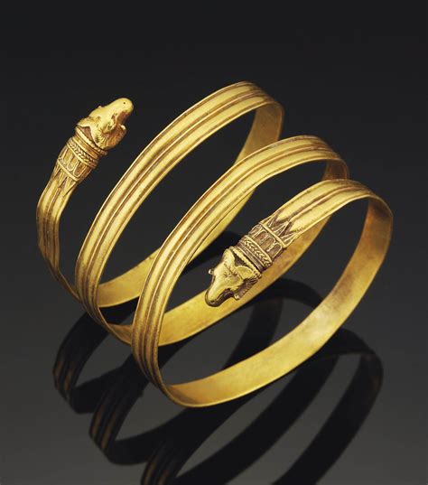 A GREEK GOLD BRACELET , HELLENISTIC PERIOD, CIRCA 4TH-3RD CENTURY B.C ...