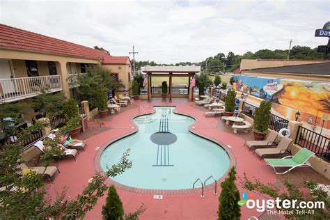 Days Inn by Wyndham Memphis at Graceland - The Pool at the Days Inn ...