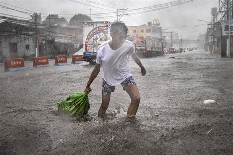 Typhoon Kammuri Hits Philippines as More Than 300,000 Evacuated ...