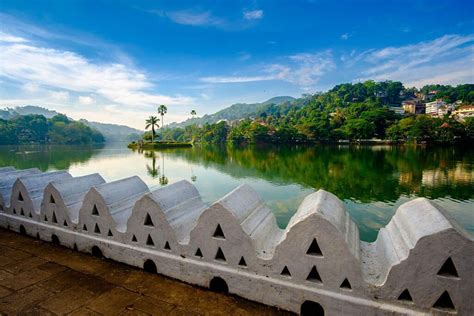 Kandy Lake | Attractions in Sri lanka