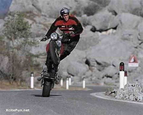 Motorcycle stunts - XciteFun.net