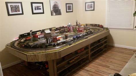 ปักพินโดย Rich Murnane ใน Model Train Layouts