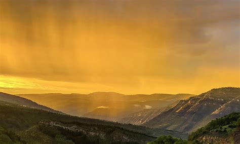 Yesterday’s sunset above Minturn, Colorado. (OC) : r/Colorado